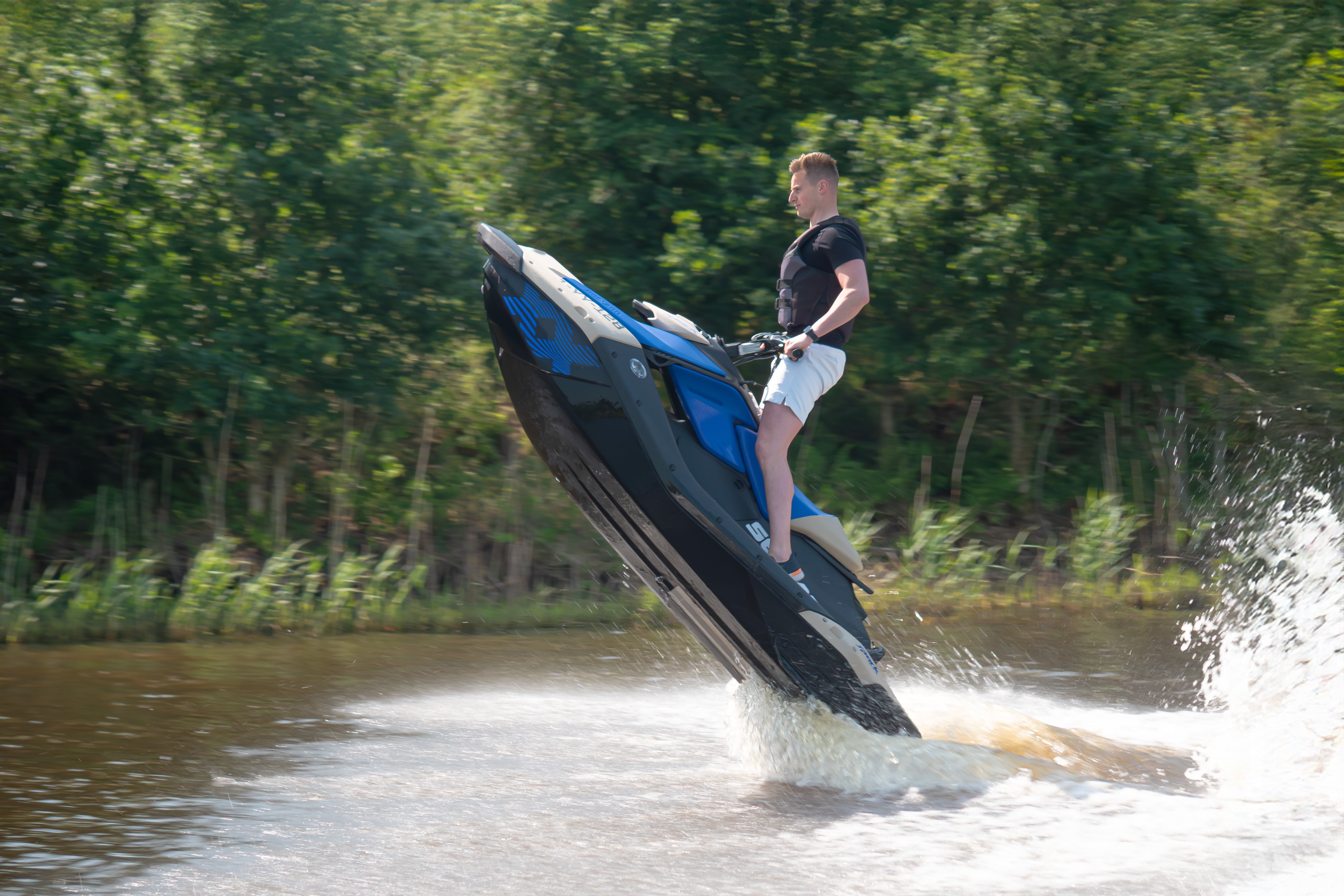 De Sea-Doo Spark Trixx is net een crossmotor, maar dan op het water!